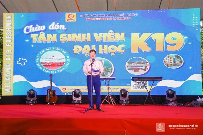 [danviet] Tân sinh viên K19 hân hoan tựu Trường Đại học Công nghiệp Hà Nội