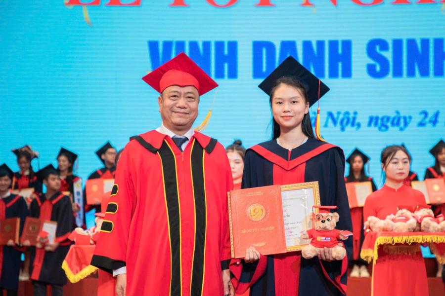 [giaoducthoidai] Điều đặc biệt của nữ thủ khoa tốt nghiệp ngành Công nghệ kỹ thuật khuôn mẫu