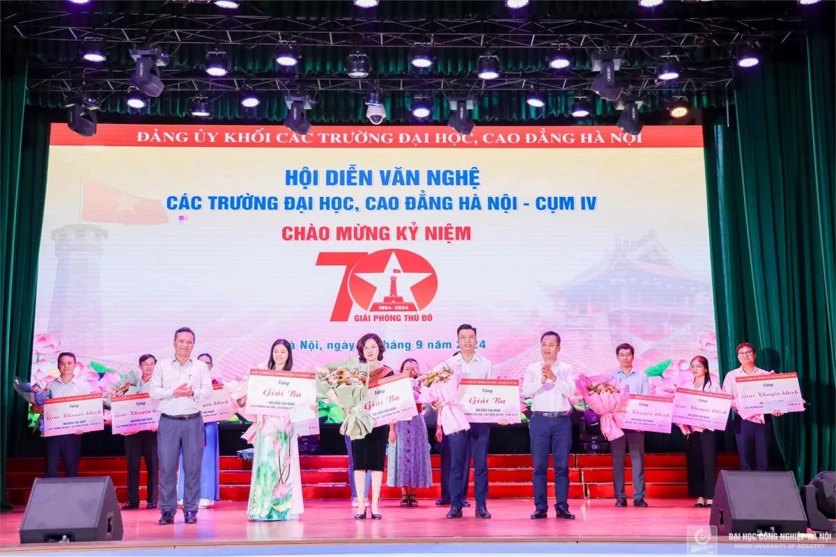 [congthuong] Trường Đại học Công nghiệp Hà Nội đoạt giải Nhất hội diễn văn nghệ chào mừng 70 năm giải phóng Thủ đô