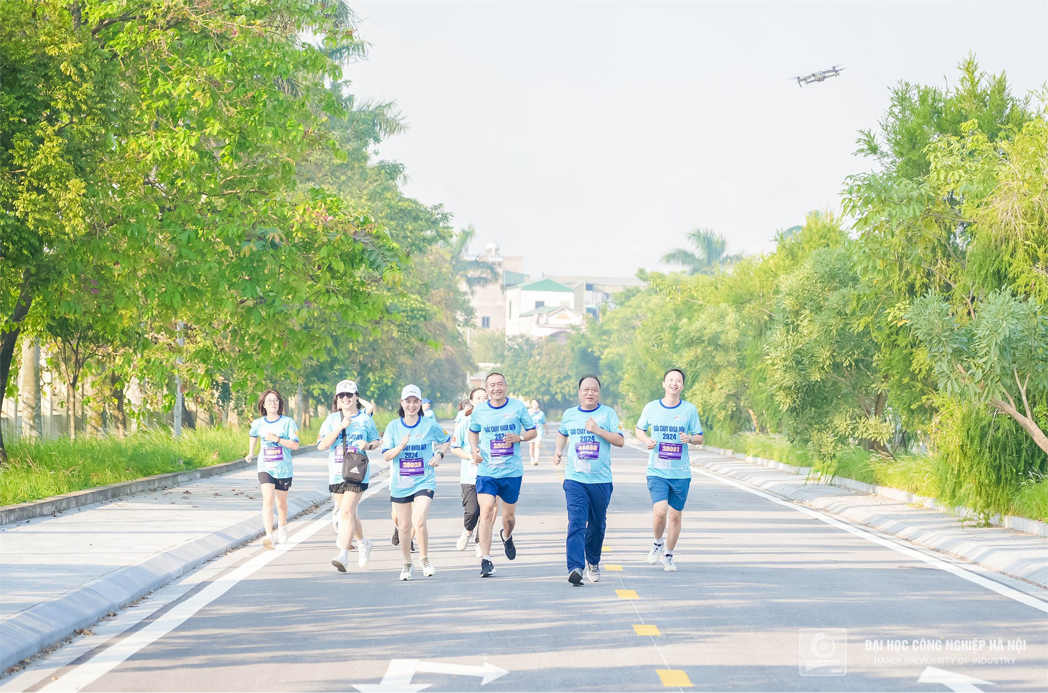 Hơn 200 vận động viên tham dự giải chạy Khoa Điện gây quỹ cho sinh viên nghèo vượt khó