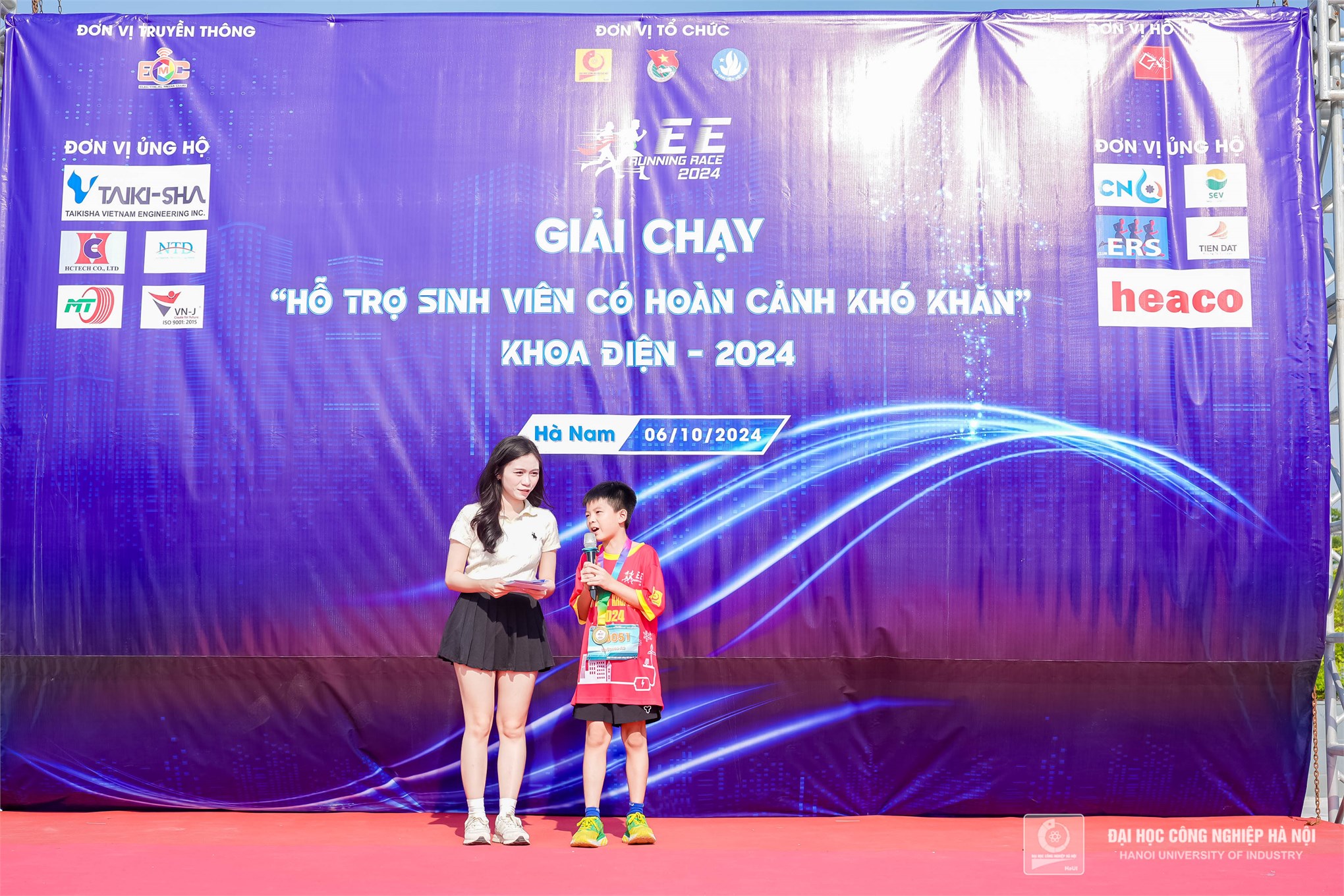 Hơn 200 vận động viên tham dự giải chạy Khoa Điện gây quỹ cho sinh viên nghèo vượt khó