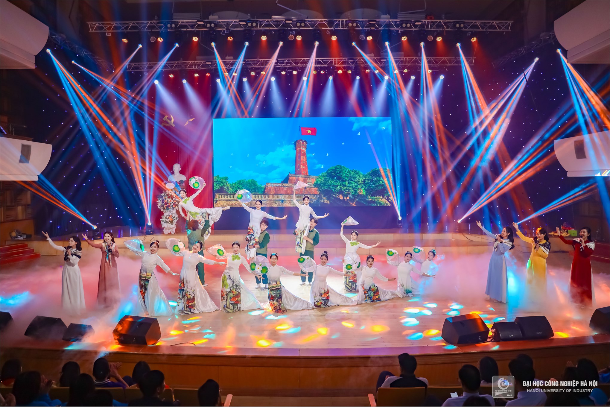 Hanoi University of Industry’s performance stood out as a poignant tribute to the city with its program titled 