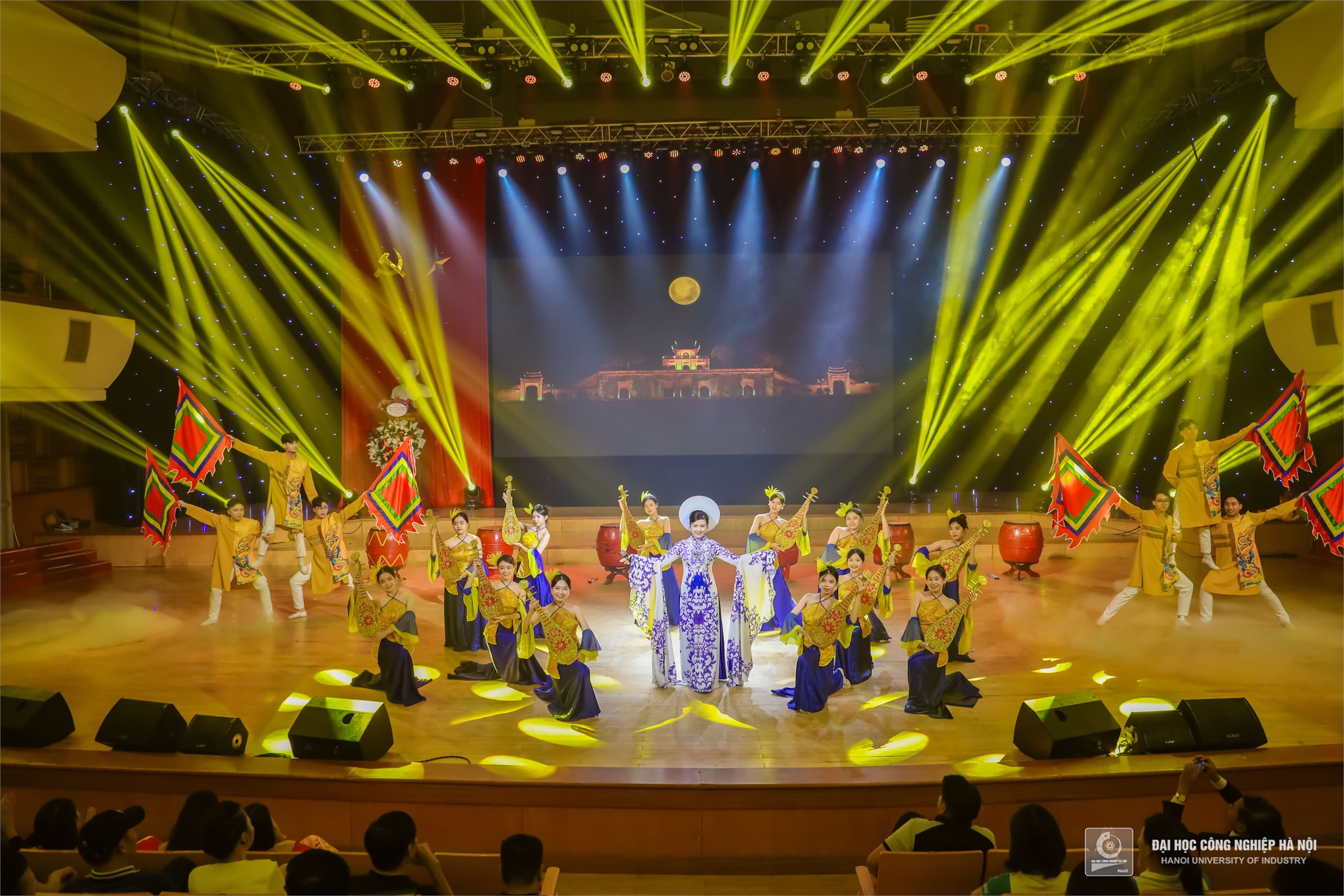 Hanoi University of Industry’s performance stood out as a poignant tribute to the city with its program titled 