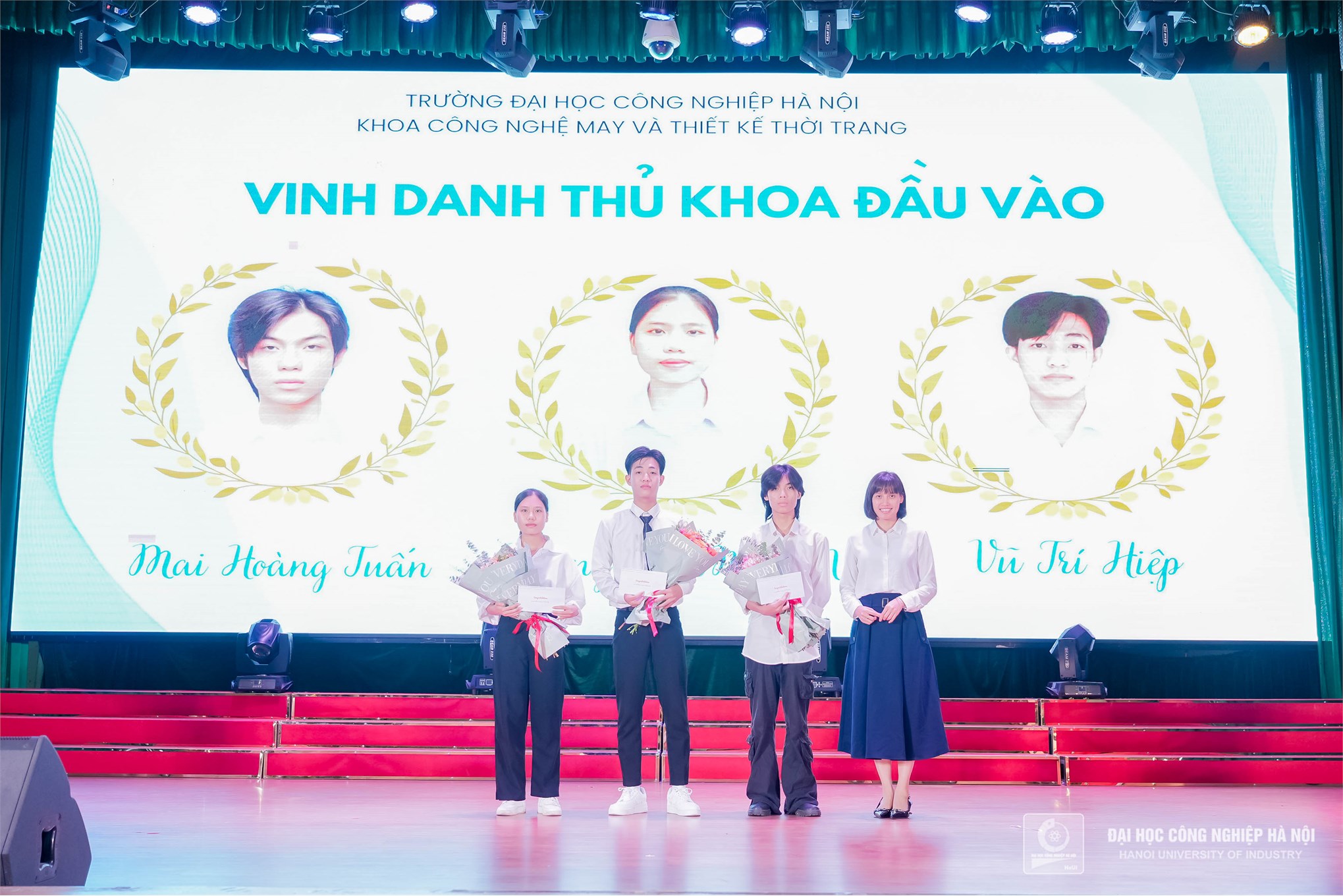 Chào tân sinh viên HaUI 2024: Bùng nổ cảm xúc cùng khát vọng của tuổi trẻ