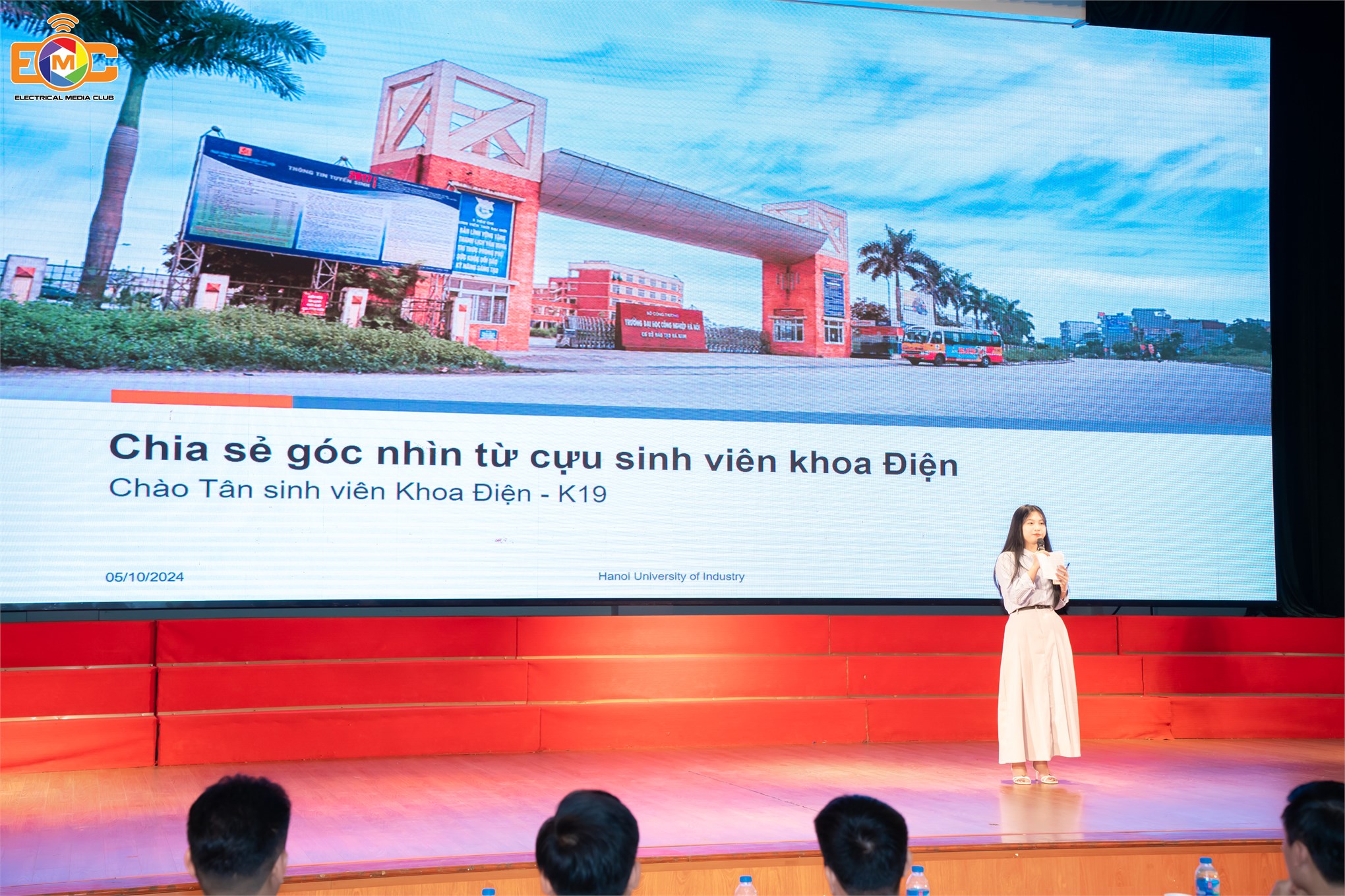 Chào tân sinh viên HaUI 2024: Bùng nổ cảm xúc cùng khát vọng của tuổi trẻ