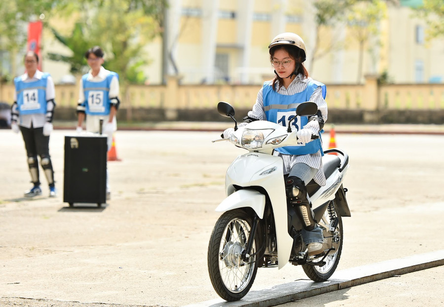 Sinh viên HaUI đạt giải ba Hội thi “Tìm hiểu Luật An toàn Giao thông đường bộ và kỹ năng lái xe mô tô an toàn” khu vực phía Bắc năm 2024