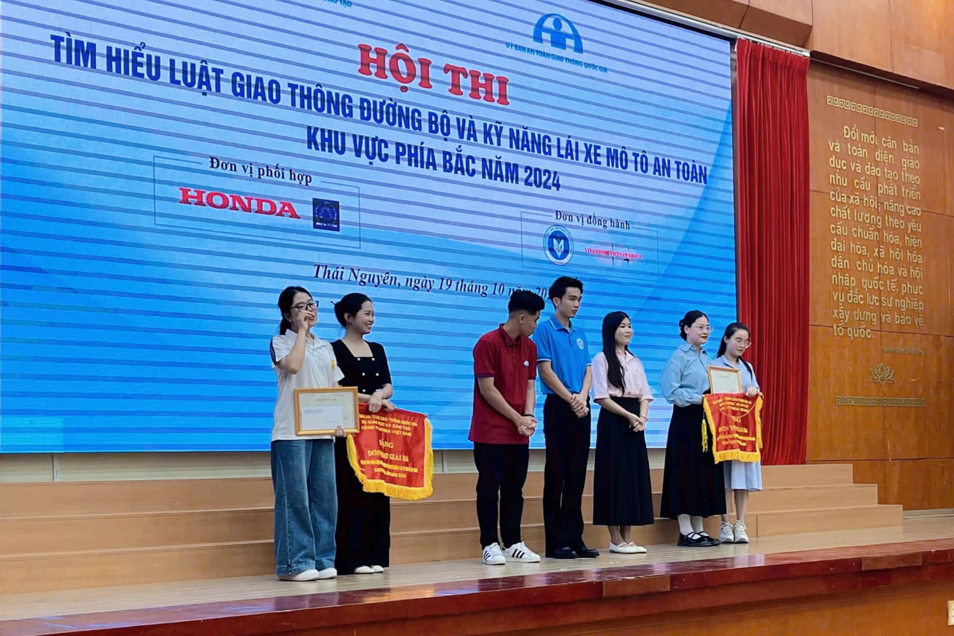 Sinh viên HaUI đạt giải ba Hội thi “Tìm hiểu Luật An toàn Giao thông đường bộ và kỹ năng lái xe mô tô an toàn” khu vực phía Bắc năm 2024