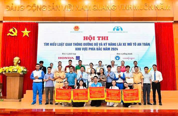 [hpu2] Trường Đại học Sư phạm Hà Nội 2 đạt giải Nhì tại Hội thi “Tìm hiểu Luật Giao thông đường bộ và kỹ năng lái xe mô tô an toàn” khu vực phía Bắc, năm 2024