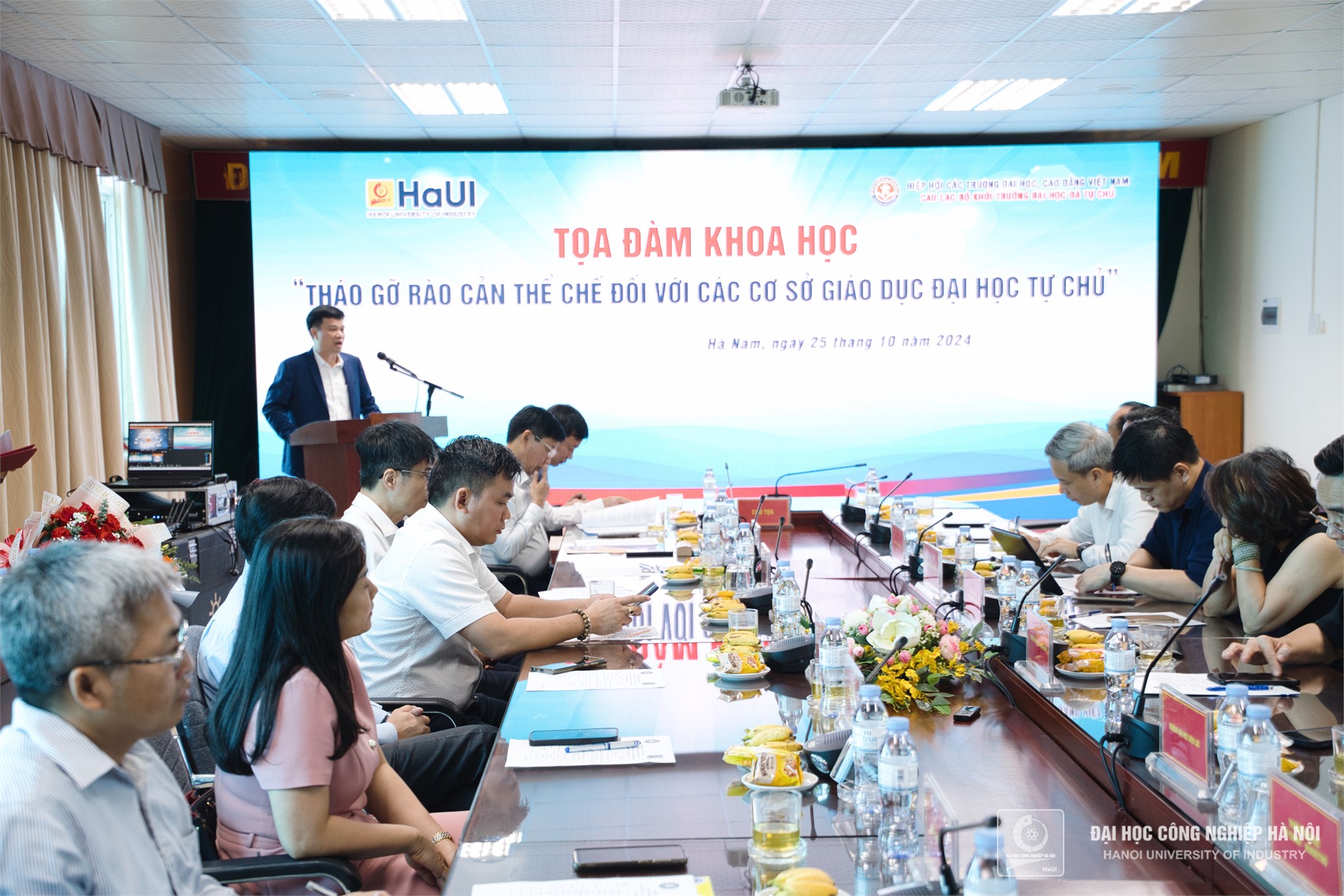 Toạ đàm khoa học “Tháo gỡ rào cản thể chế đối với các cơ sở giáo dục đại học tự chủ”