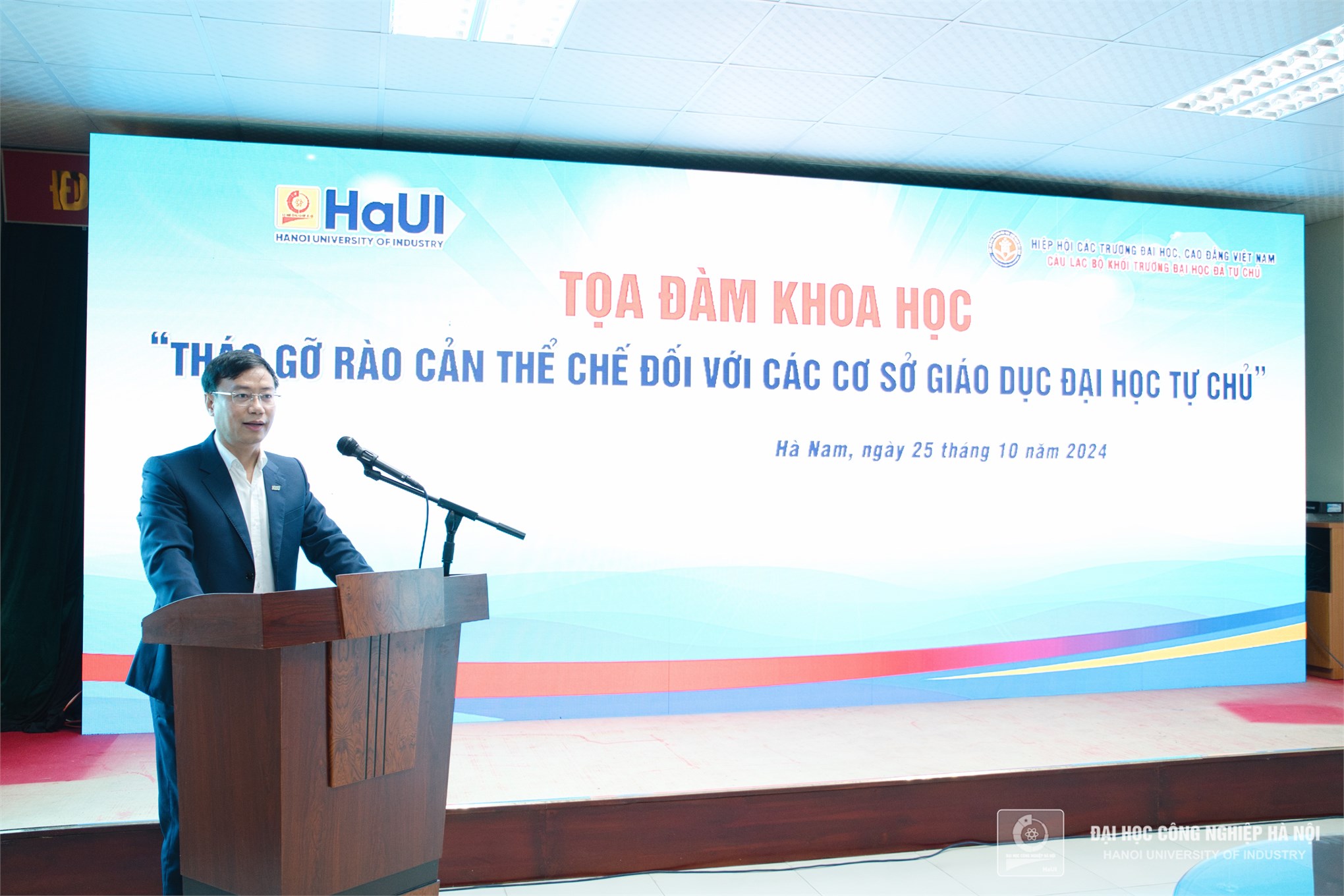 Toạ đàm khoa học “Tháo gỡ rào cản thể chế đối với các cơ sở giáo dục đại học tự chủ”