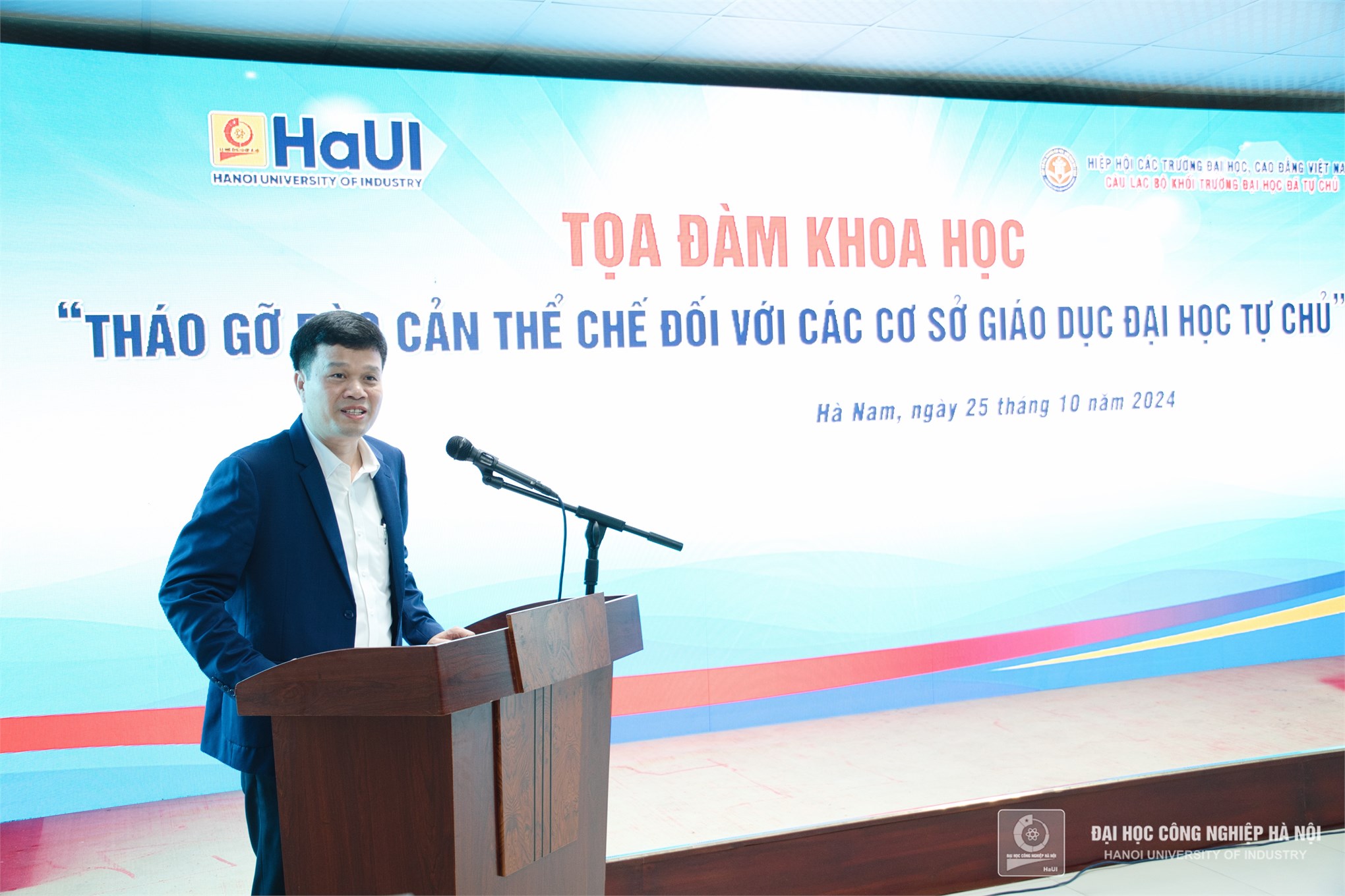 Toạ đàm khoa học “Tháo gỡ rào cản thể chế đối với các cơ sở giáo dục đại học tự chủ”