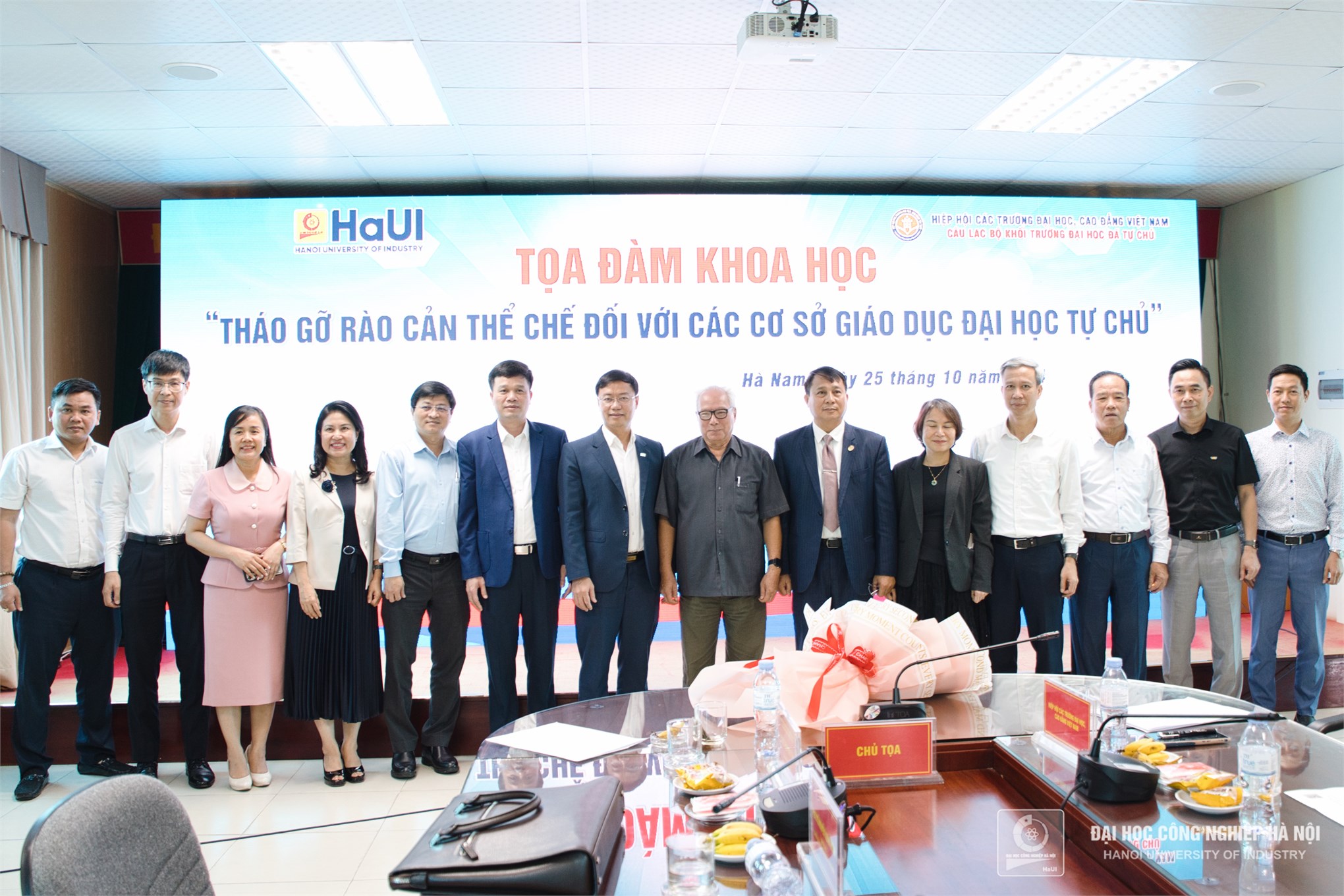 Toạ đàm khoa học “Tháo gỡ rào cản thể chế đối với các cơ sở giáo dục đại học tự chủ”