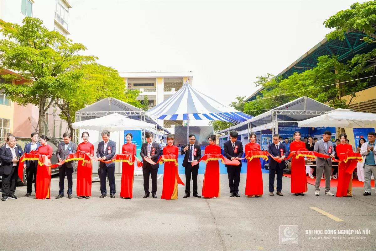 [congthuong] HaUI hợp tác với Hàn Quốc trong tái sản xuất máy công nghiệp và xây dựng