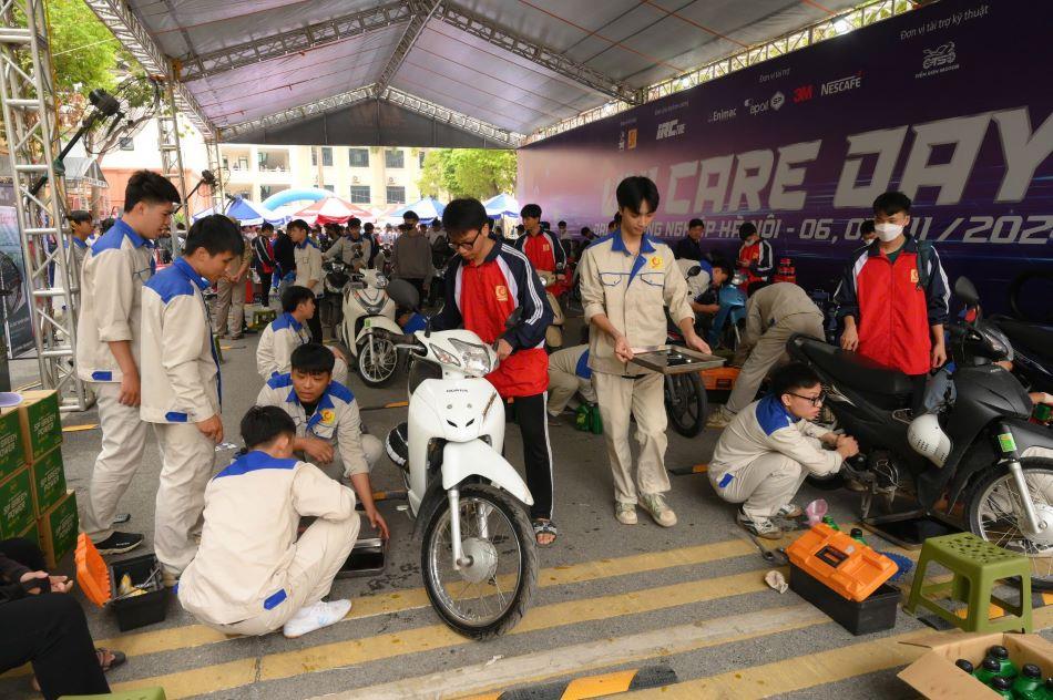 [tapchilaodongxahoi] Uni Care Day - Ngày hội chăm sóc, bảo dưỡng xe máy miễn phí dành cho sinh viên lần đầu tiên được tổ chức tại Việt Nam