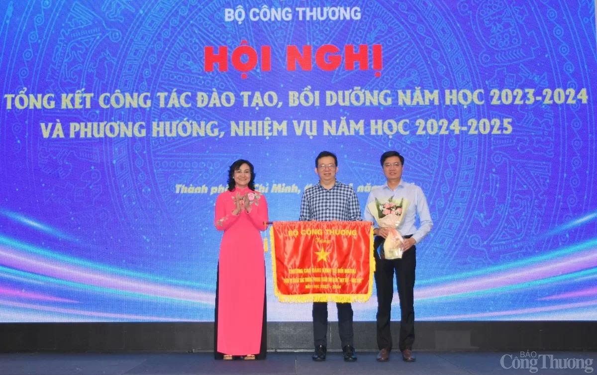 [congthuong] Thứ trưởng Phan Thị Thắng: Các cơ sở giáo dục đẩy mạnh đào tạo theo hướng hiện đại, hội nhập quốc tế