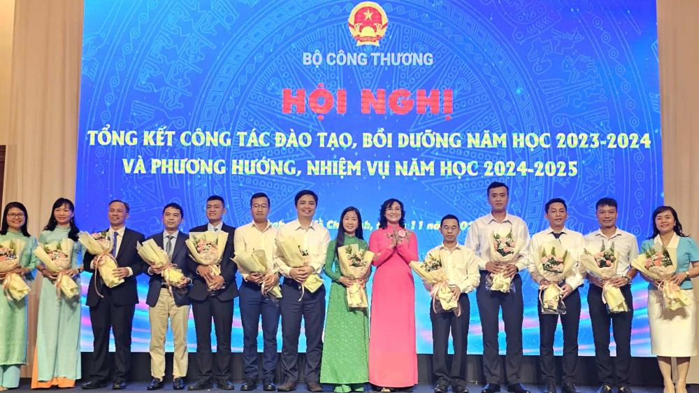 [tapchicongthuong] Bộ Công Thương tổ chức Hội nghị Tổng kết công tác đào tạo, bồi dưỡng năm học 2023 - 2024