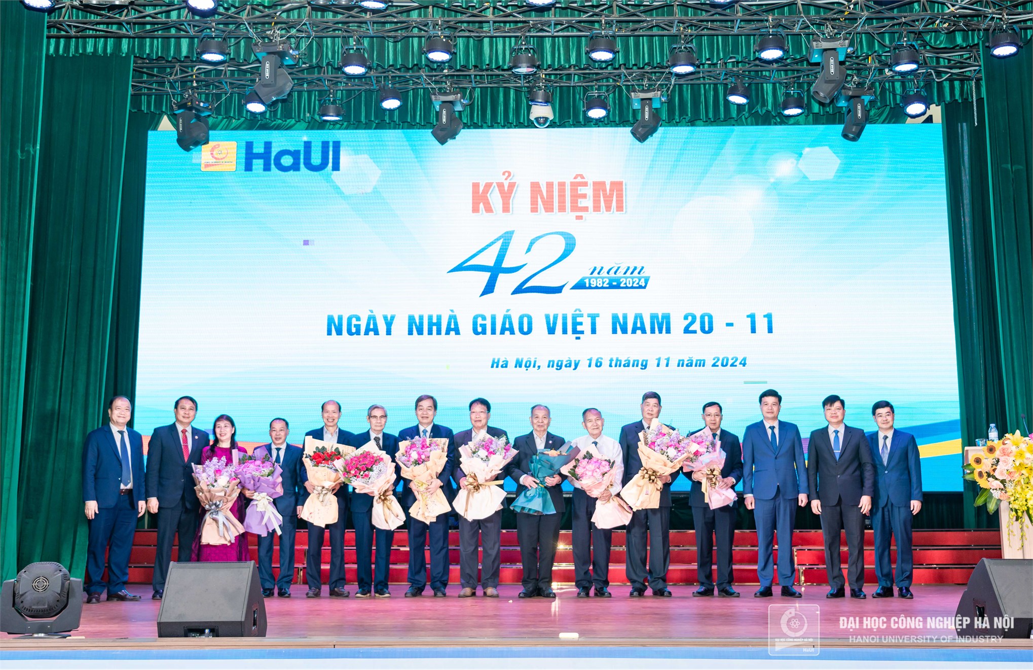 Trường Đại học Công nghiệp Hà Nội kỷ niệm Ngày Nhà giáo Việt Nam 20/11 và công bố các chương trình đào tạo đạt chuẩn quốc gia, quốc tế