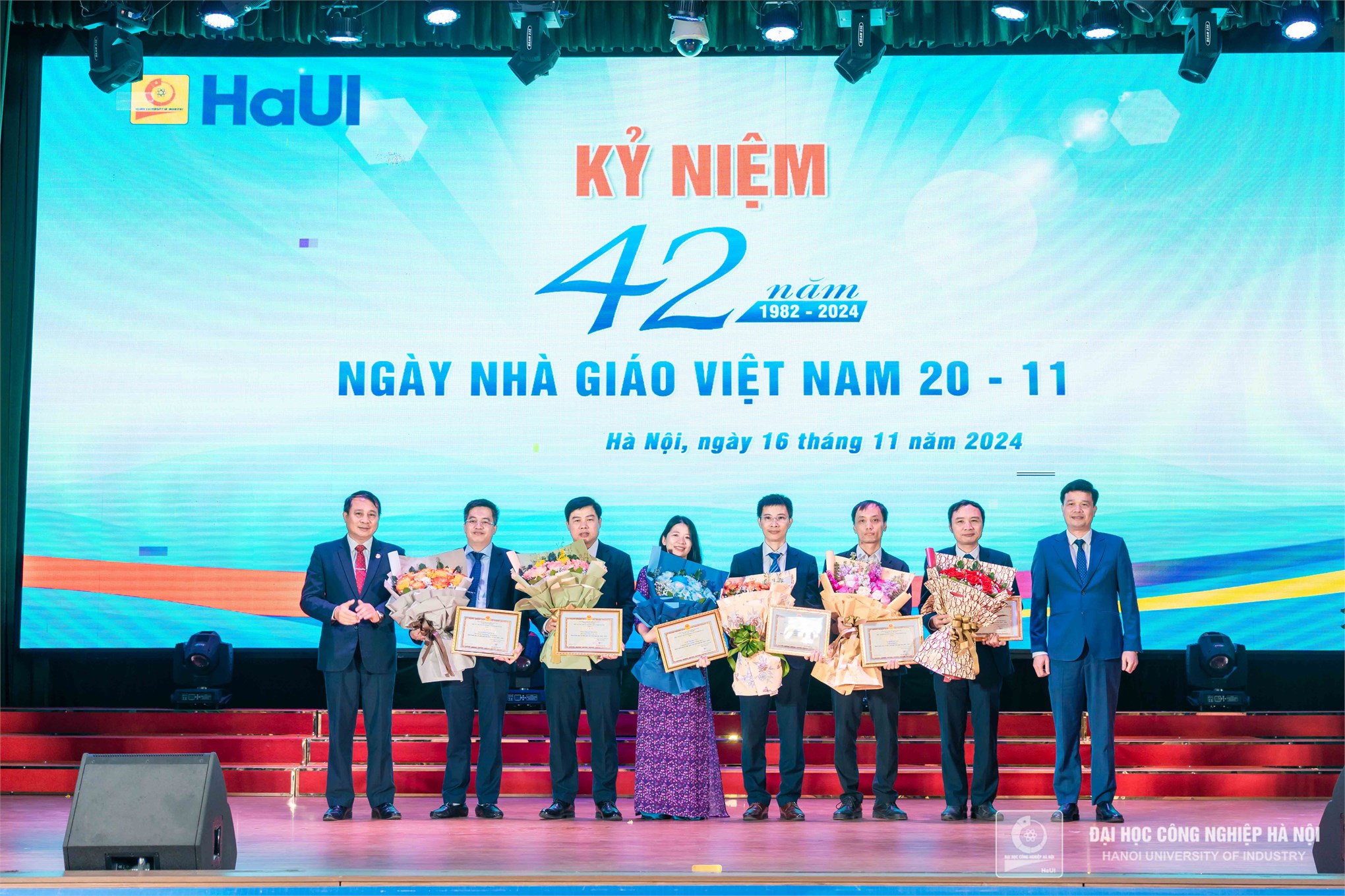 Trường Đại học Công nghiệp Hà Nội kỷ niệm Ngày Nhà giáo Việt Nam 20/11 và công bố các chương trình đào tạo đạt chuẩn quốc gia, quốc tế