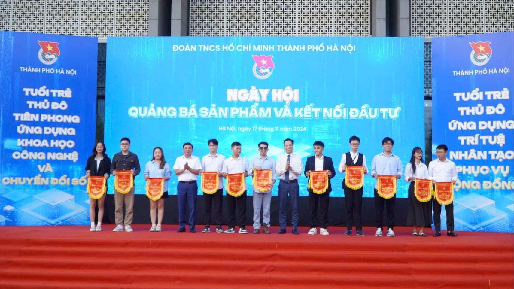 [doanthanhnien] Khai mạc Ngày hội quảng bá sản phẩm và kết nối đầu tư của tuổi trẻ Thủ đô