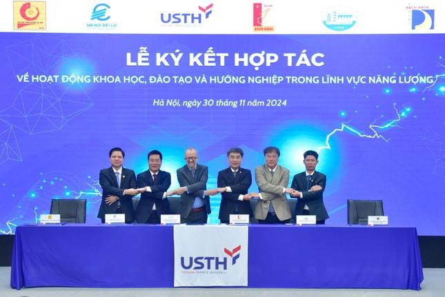 [tienphong] Diễn đàn sinh viên nghiên cứu khoa học 2024: Kỹ thuật và Công nghệ hướng tới trung hòa Carbon