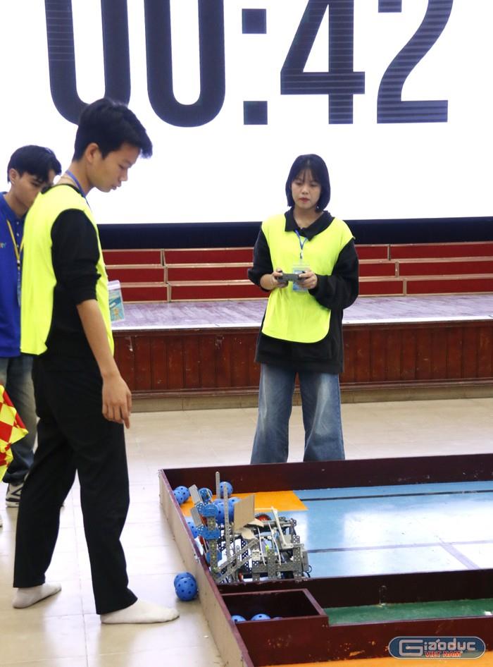 [giaoduc] Trường ĐH Công nghiệp Hà Nội thắng lớn tại cuộc thi `Robot ném bóng Pickleball`