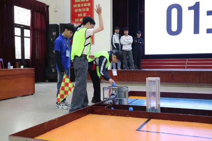 [giaoduc] Trường ĐH Công nghiệp Hà Nội thắng lớn tại cuộc thi `Robot ném bóng Pickleball`