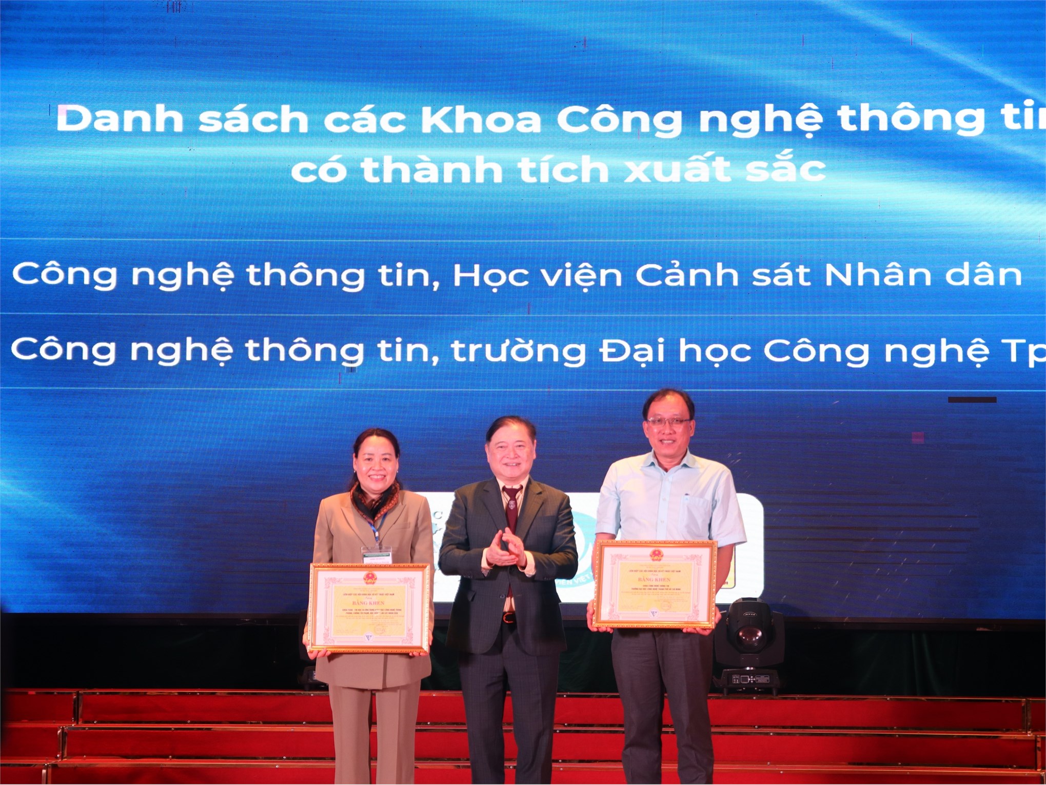 [tudonghoangaynay] Kỳ thi Olympic Tin học Sinh viên Việt Nam lần thứ 33 chính thức khai mạc