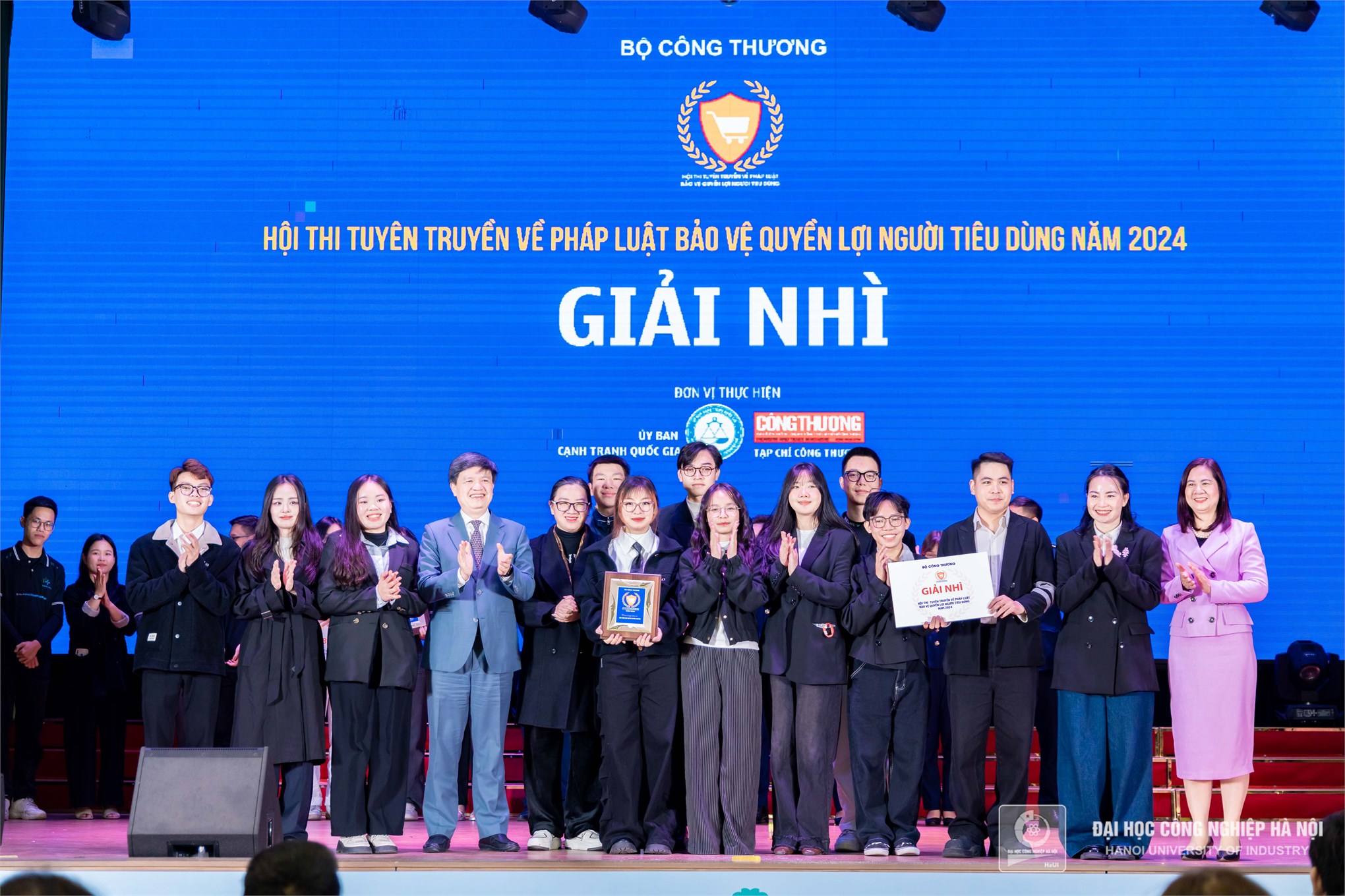 Trường Đại học Công nghiệp Hà Nội đạt giải Nhì, Chung kết cuộc thi Người tiêu dùng trẻ trong thương mại điện tử năm 2024