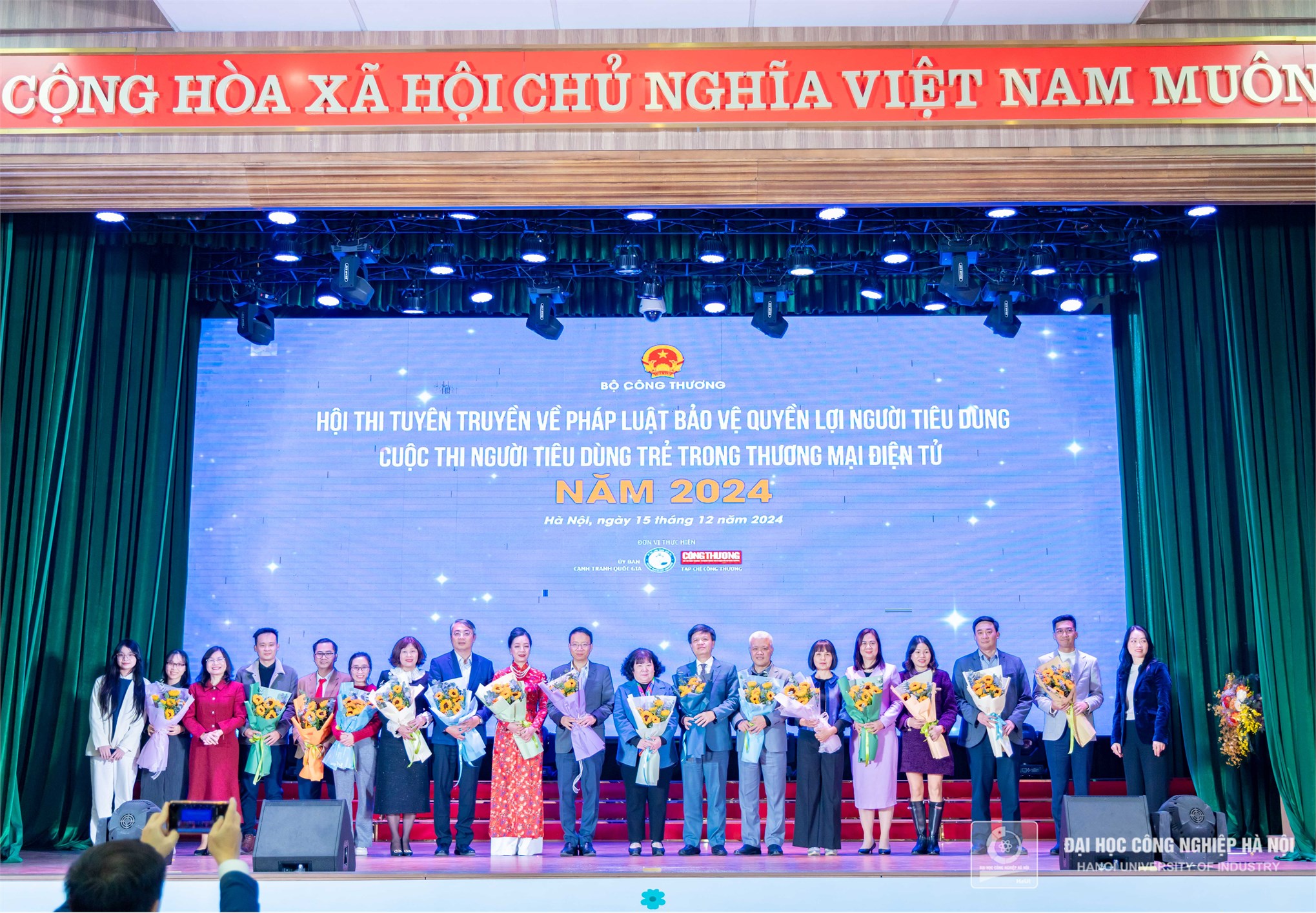 Trường Đại học Công nghiệp Hà Nội đạt giải Nhì, Chung kết cuộc thi Người tiêu dùng trẻ trong thương mại điện tử năm 2024