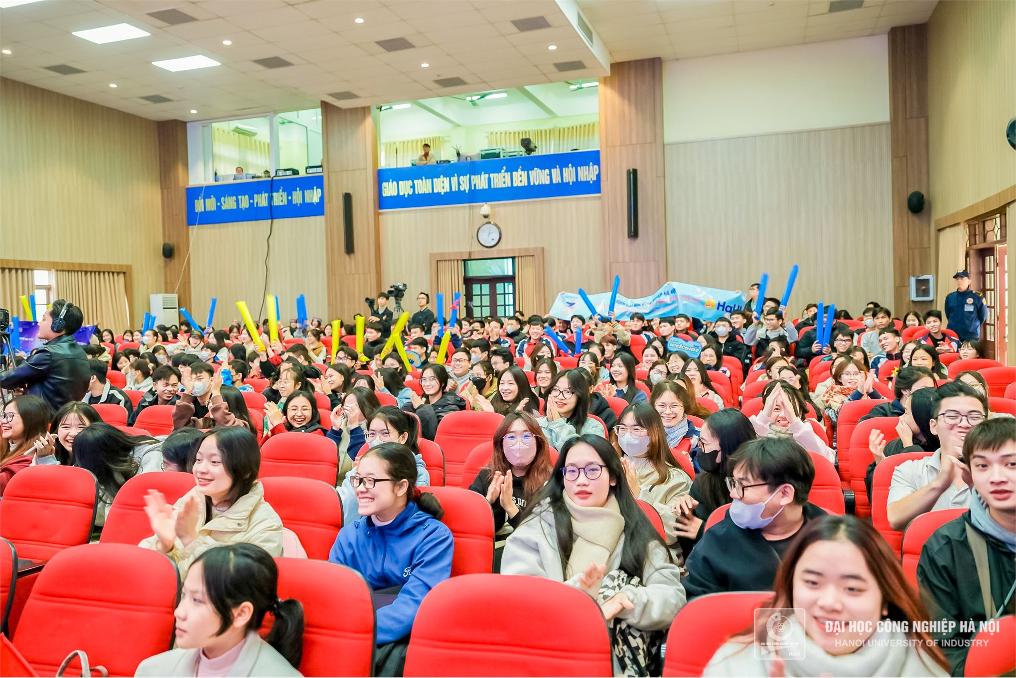 Trường Đại học Công nghiệp Hà Nội đạt giải Nhì, Chung kết cuộc thi Người tiêu dùng trẻ trong thương mại điện tử năm 2024