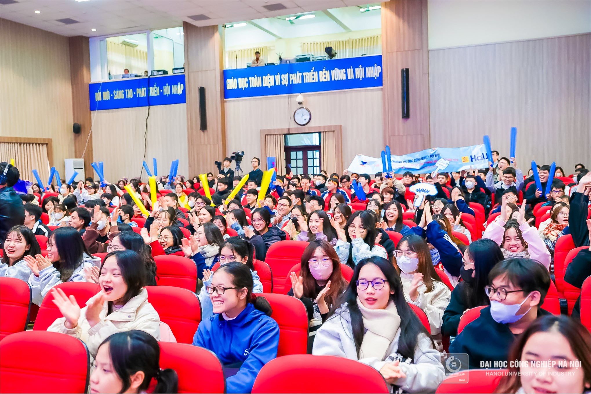 Trường Đại học Công nghiệp Hà Nội đạt giải Nhì, Chung kết cuộc thi Người tiêu dùng trẻ trong thương mại điện tử năm 2024