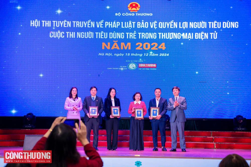 [tapchicongthuong] Sôi nổi cuộc thi nâng cao hiểu biết pháp luật bảo vệ quyền lợi người tiêu dùng