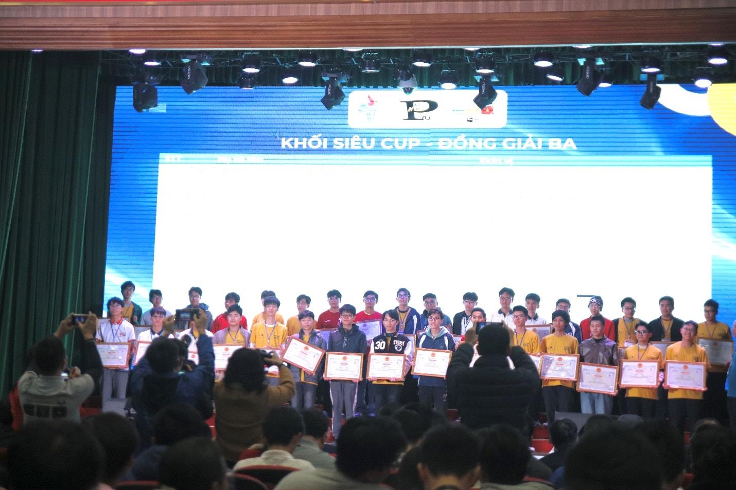 [ictvietnam] Sinh viên PTIT đạt 3 giải Nhất kỳ thi Olympic Tin học sinh viên toàn quốc và Lập trình ICPC Asia Hanoi 2024