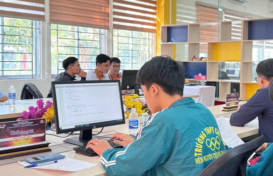 [vietnamnet] Cơ hội để sinh viên lập trình chia sẻ ý tưởng thúc đẩy xã hội thay đổi tích cực