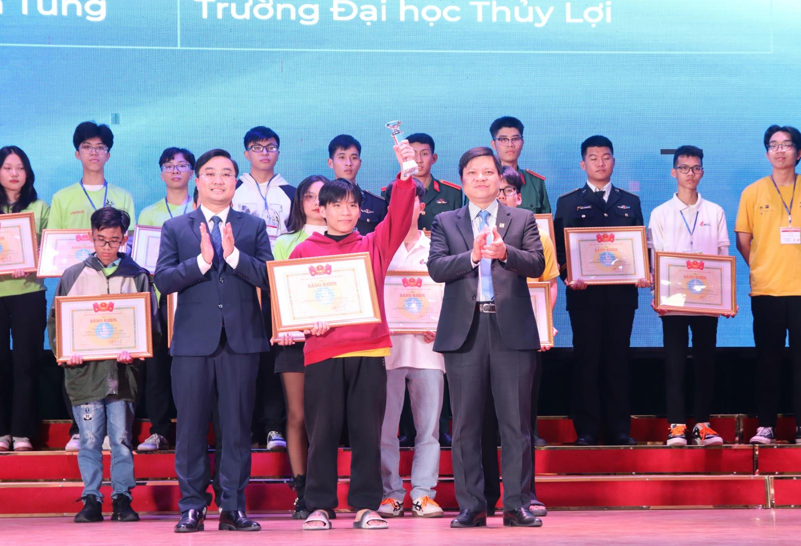 [kinhtemoitruong] Việt Nam giành 2 Huy chương Vàng tại ICPC Asia Hanoi 2024