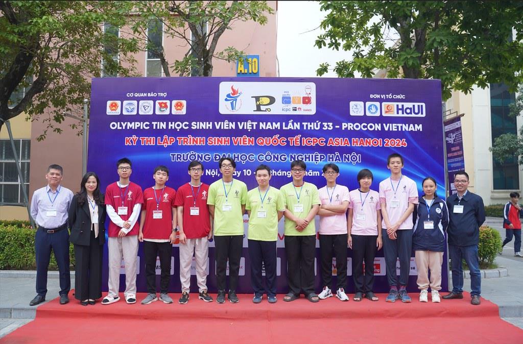 [neu]Đội sinh viên Toán Kinh tế K65 đạt Giải nhất Olympic Tin học không chuyên toàn quốc (13.12.2024)