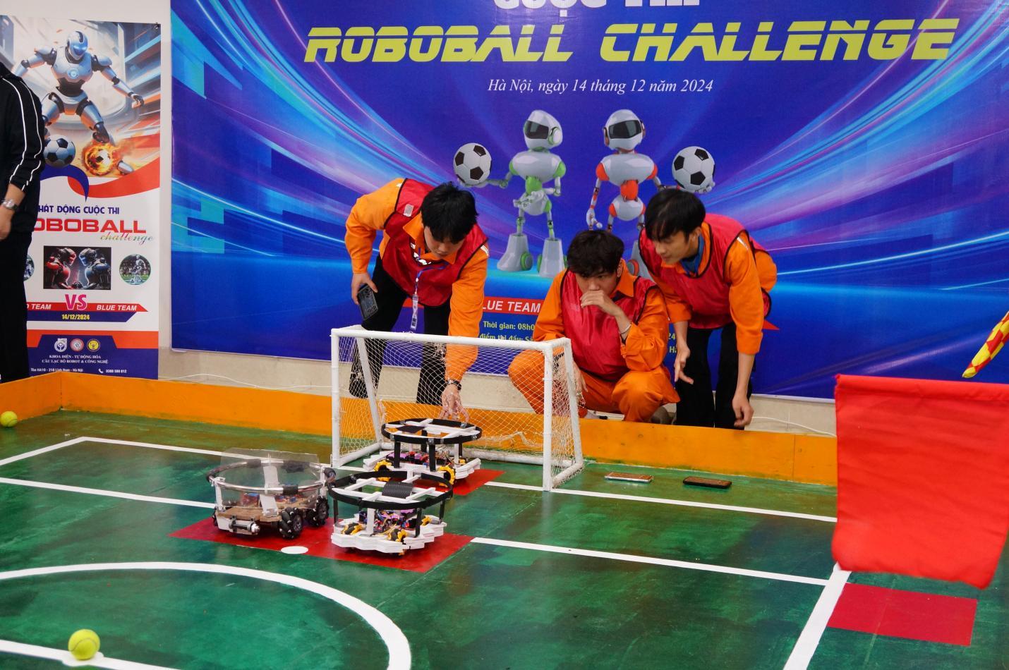 [uneti] “ROBOBALL CHALLENGE” – Cuộc thi sáng tạo robot dành cho sinh viên