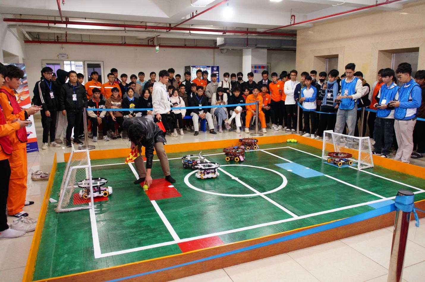 [uneti] “ROBOBALL CHALLENGE” – Cuộc thi sáng tạo robot dành cho sinh viên