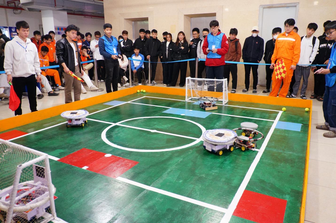 [uneti] “ROBOBALL CHALLENGE” – Cuộc thi sáng tạo robot dành cho sinh viên