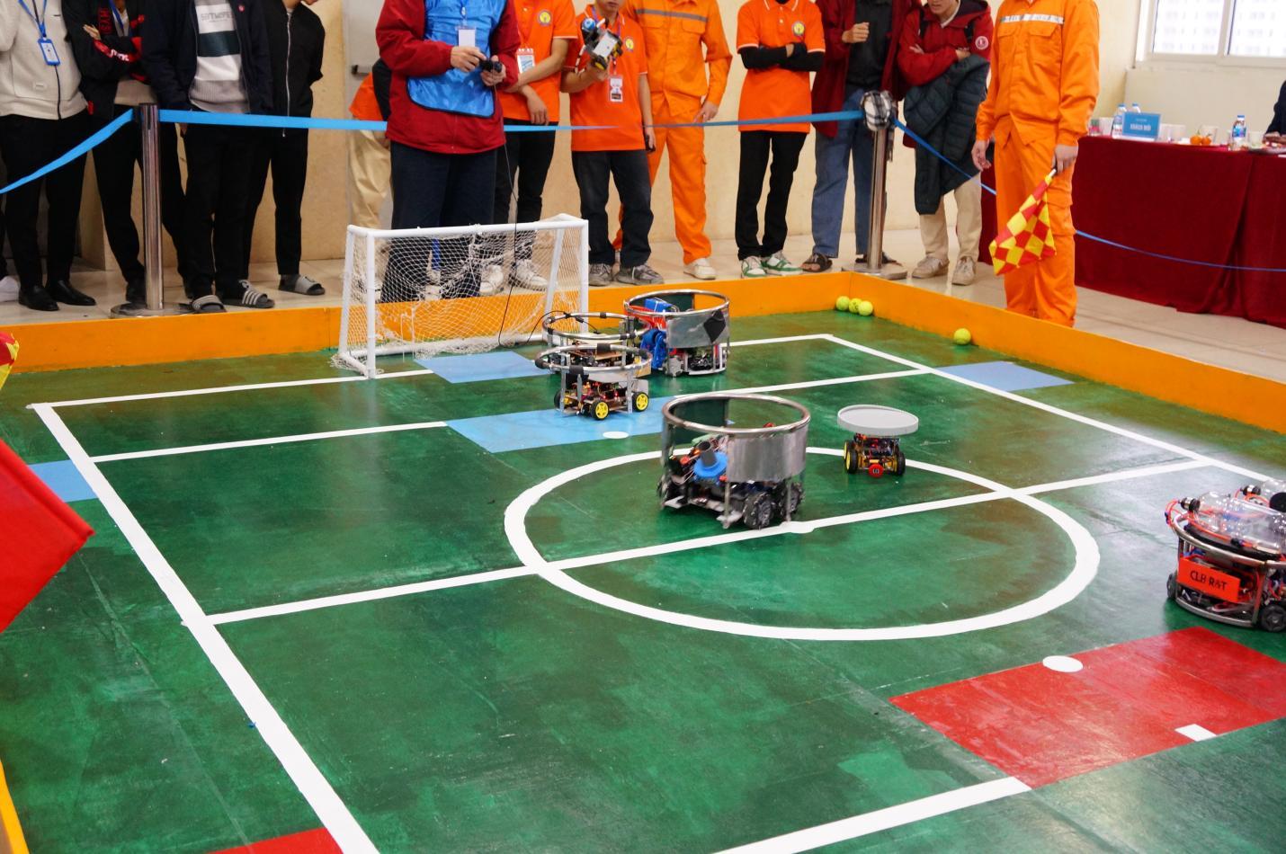 [uneti] “ROBOBALL CHALLENGE” – Cuộc thi sáng tạo robot dành cho sinh viên