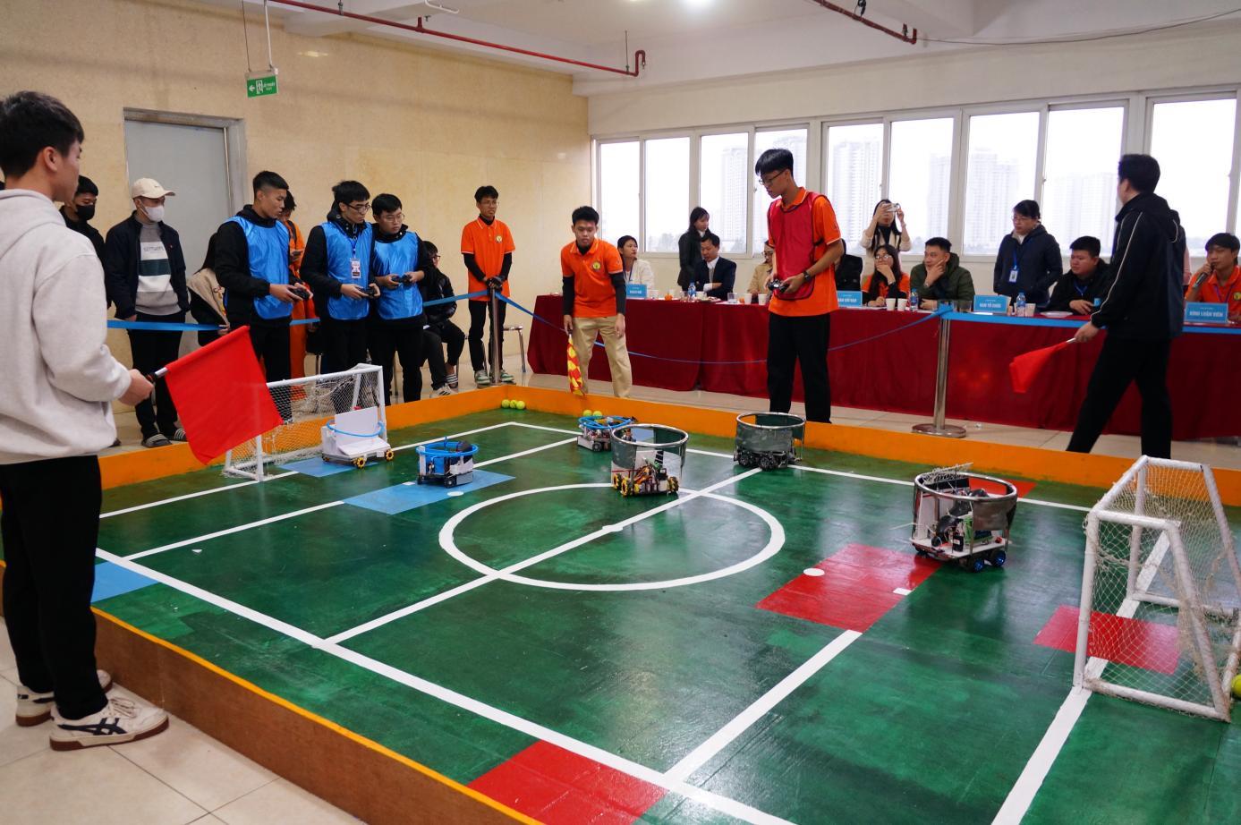 [uneti] “ROBOBALL CHALLENGE” – Cuộc thi sáng tạo robot dành cho sinh viên