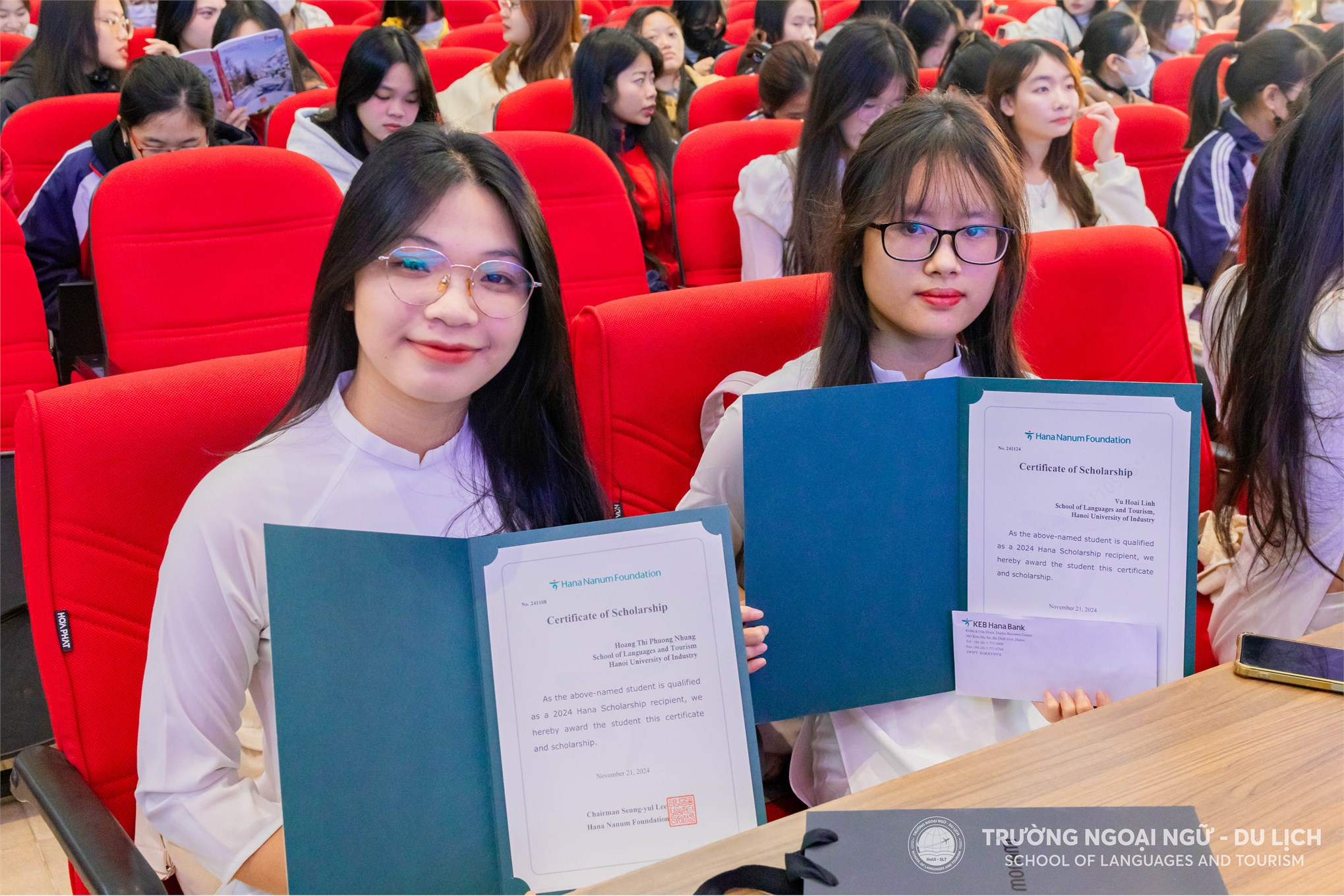 KEB Hana Bank awards $8,000 scholarship to 20 Korean language students at Hanoi University of Industry