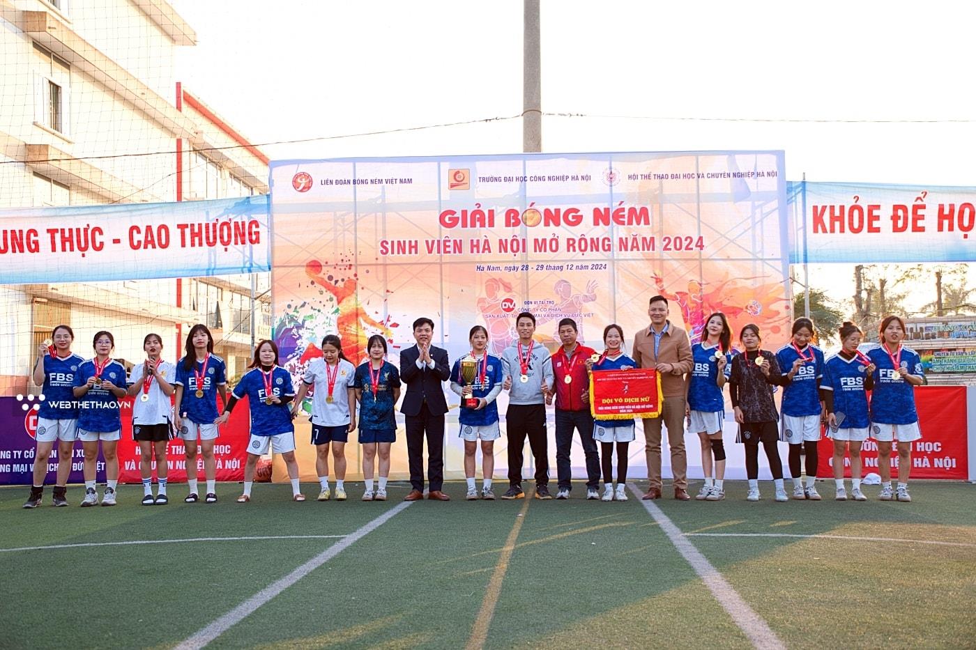 [hanoimoi] ĐH Công nghiệp Hà Nội và Thương Mại đăng quang ngôi vô địch giải Bóng ném Sinh viên Hà Nội mở rộng