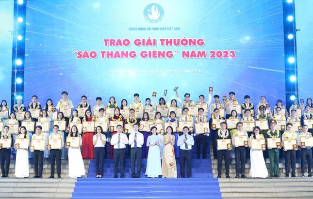 [tienphong] Công bố 112 sinh viên nhận Giải thưởng Sao Tháng Giêng năm học 2023 - 2024