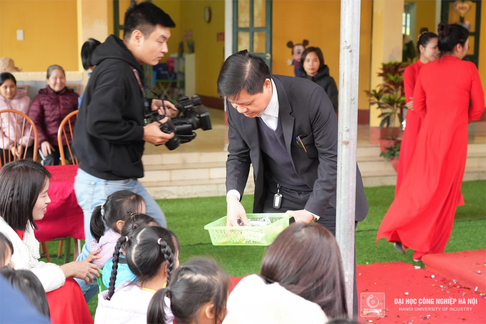 Công đoàn Trường Đại học Công nghiệp Hà Nội khánh thành các công trình khắc phục ảnh hưởng cơn bão số 3 tại huyện Yên Sơn, tỉnh Tuyên Quang