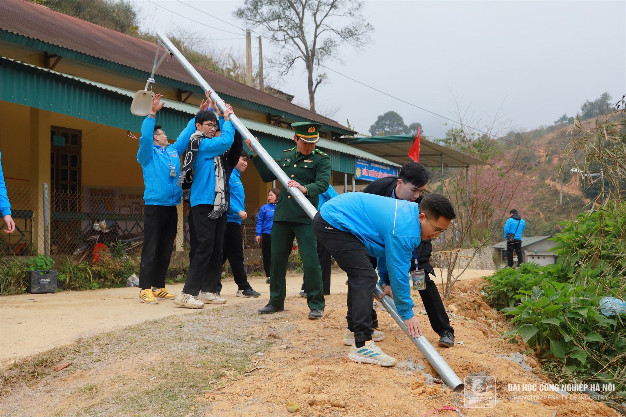 Tuổi trẻ Trường Đại học Công nghiệp Hà Nội: Khát vọng cống hiến - Lẽ sống thanh niên