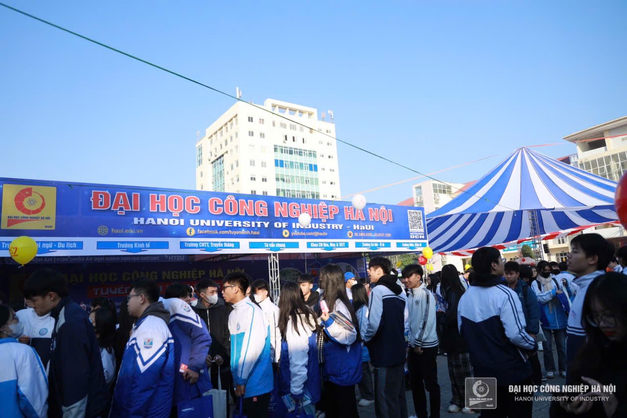 HaUI provides Admission Counseling for 2025 in Thanh Hoa and Nghe An