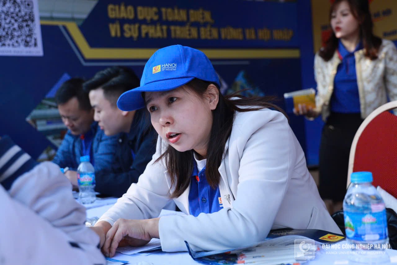 HaUI provides Admission Counseling for 2025 in Thanh Hoa and Nghe An