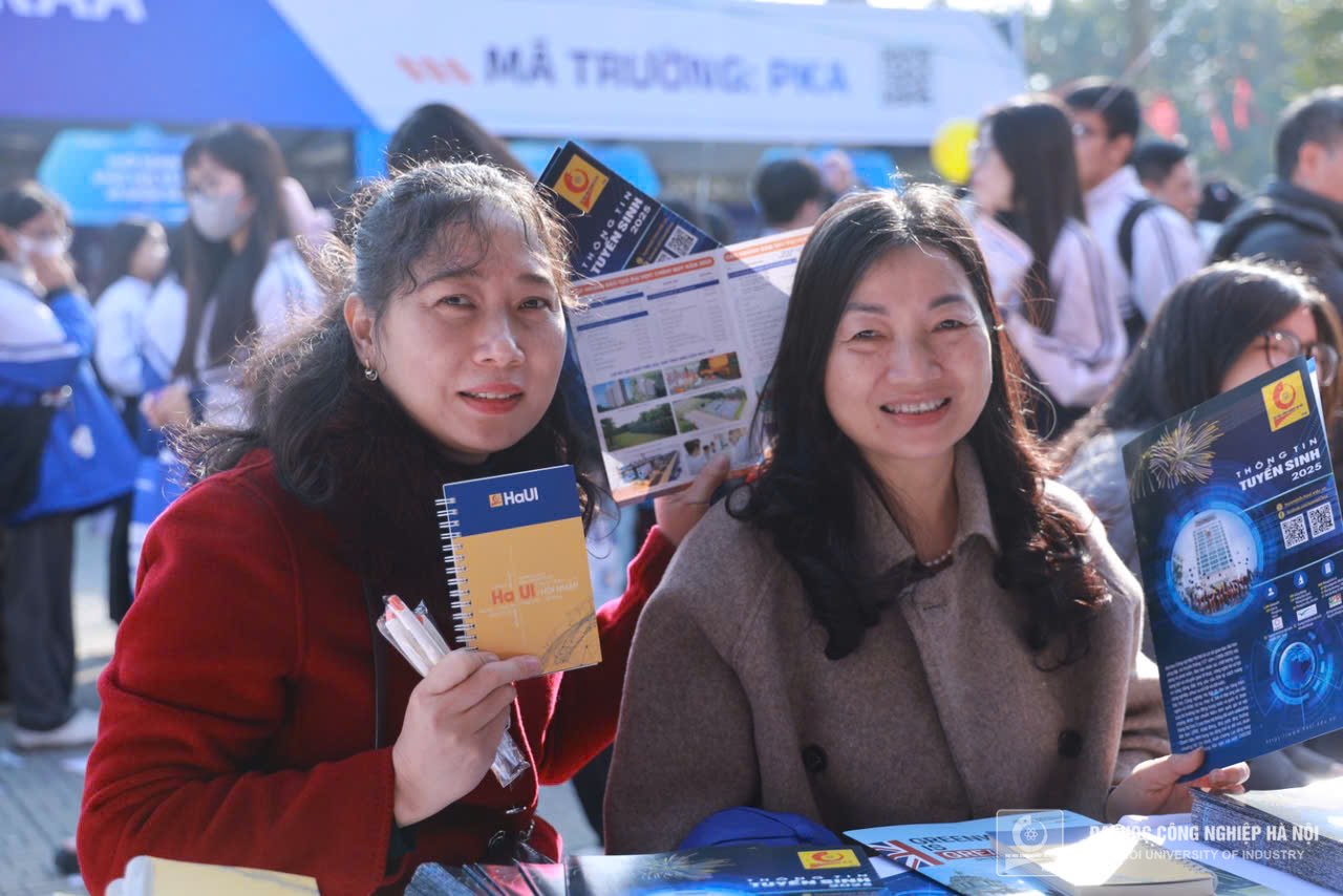 HaUI provides Admission Counseling for 2025 in Thanh Hoa and Nghe An