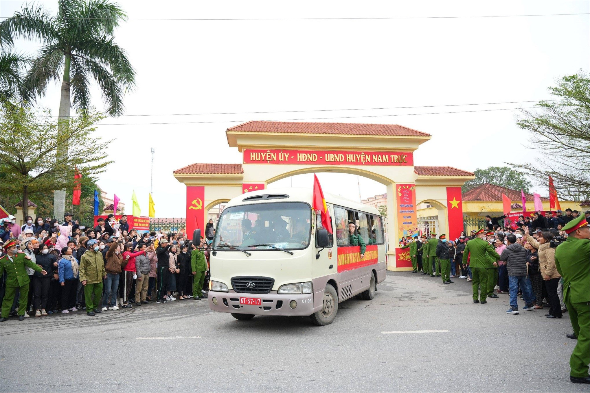 [namdinh] Vinh quang màu áo lính - Thanh niên Nam Trực sẵn sàng lên đường làm nhiệm vụ bảo vệ Tổ Quốc!